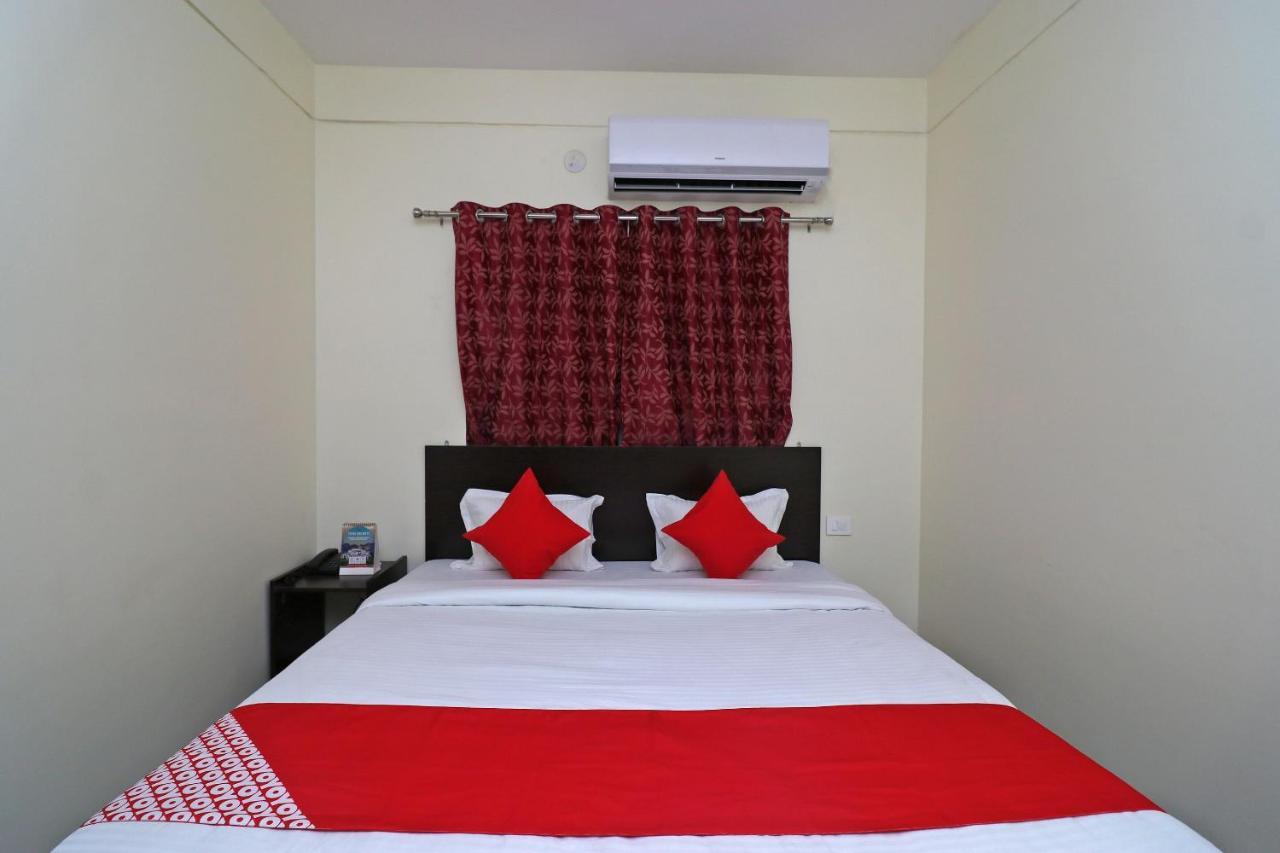 Oyo Hotel Ayush Palace Cuttack Exterior photo