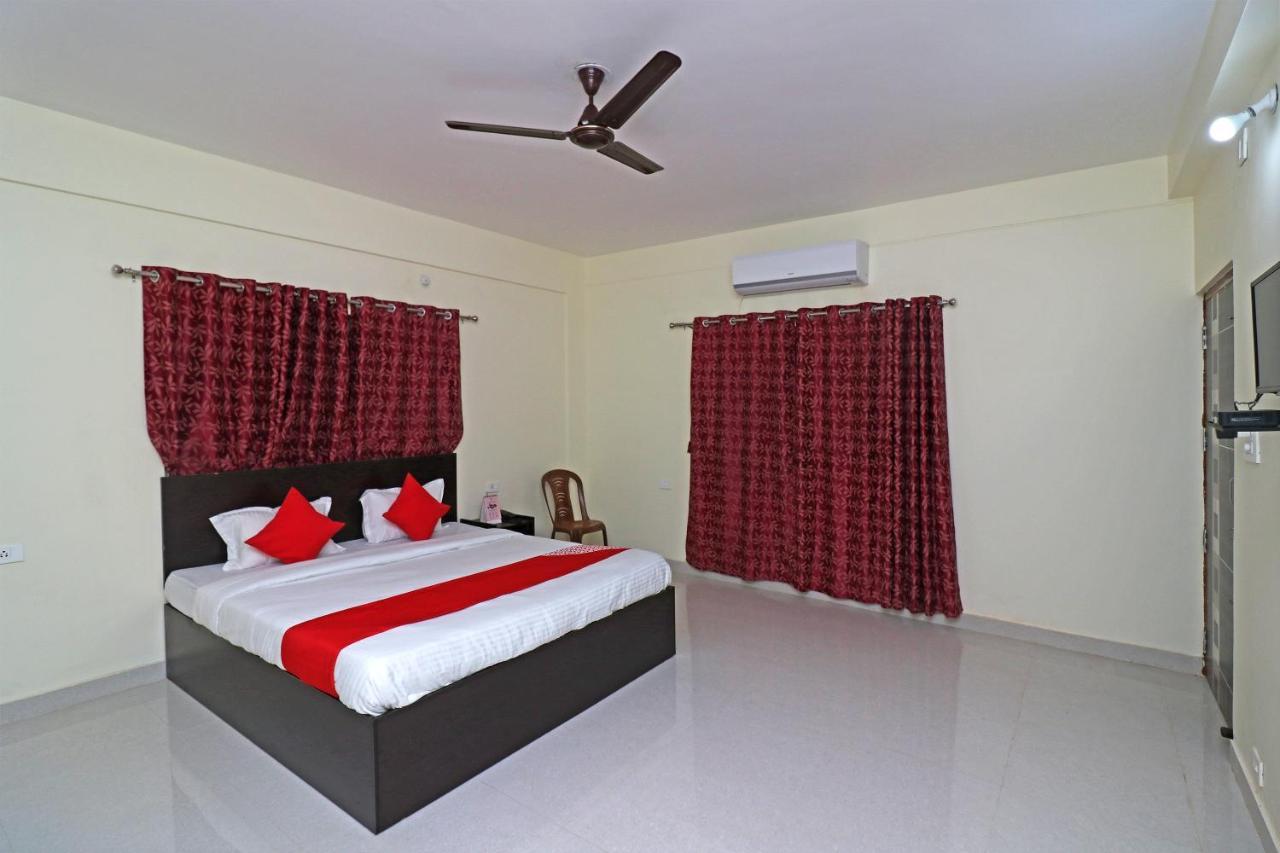 Oyo Hotel Ayush Palace Cuttack Exterior photo