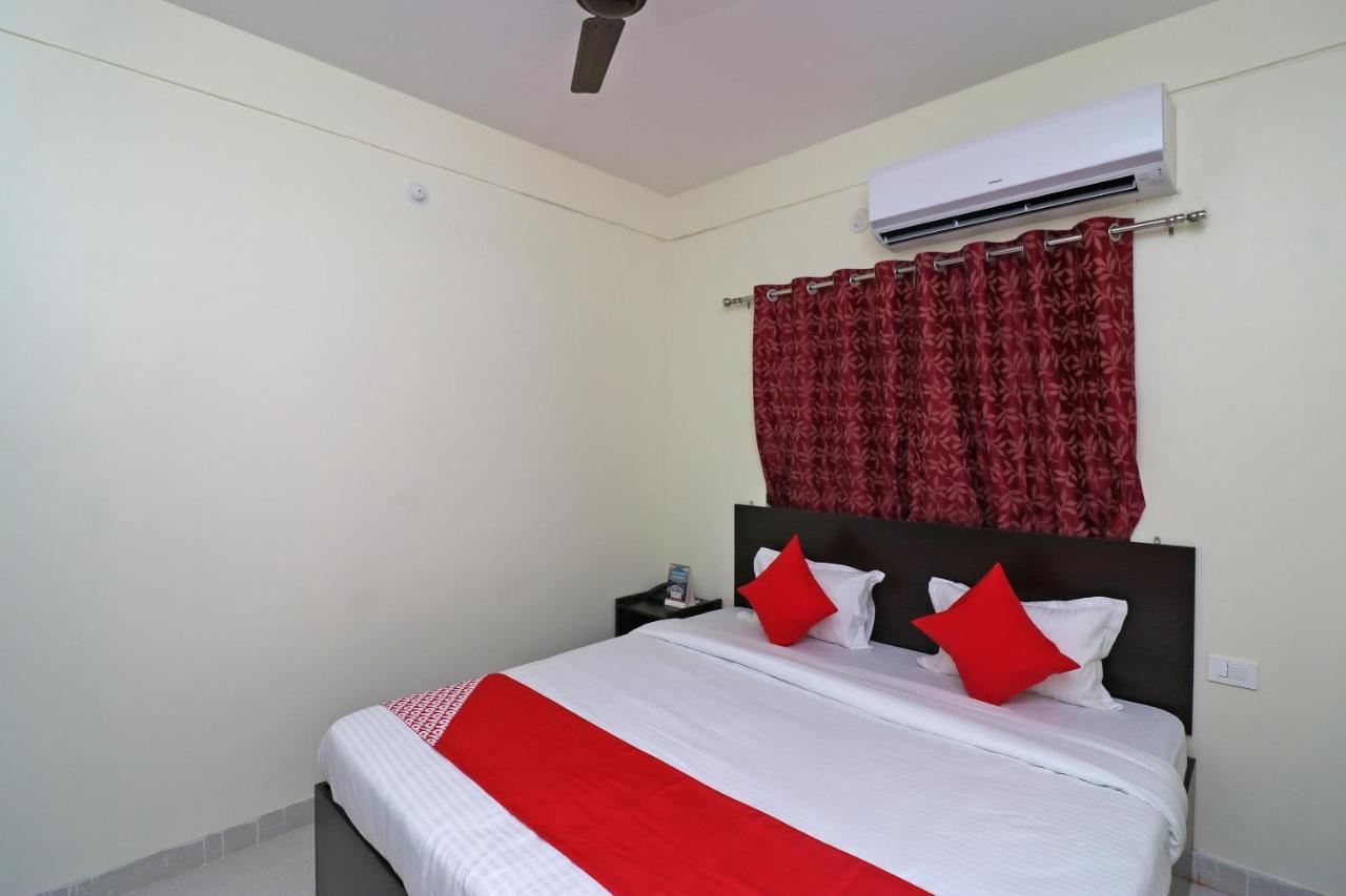Oyo Hotel Ayush Palace Cuttack Exterior photo