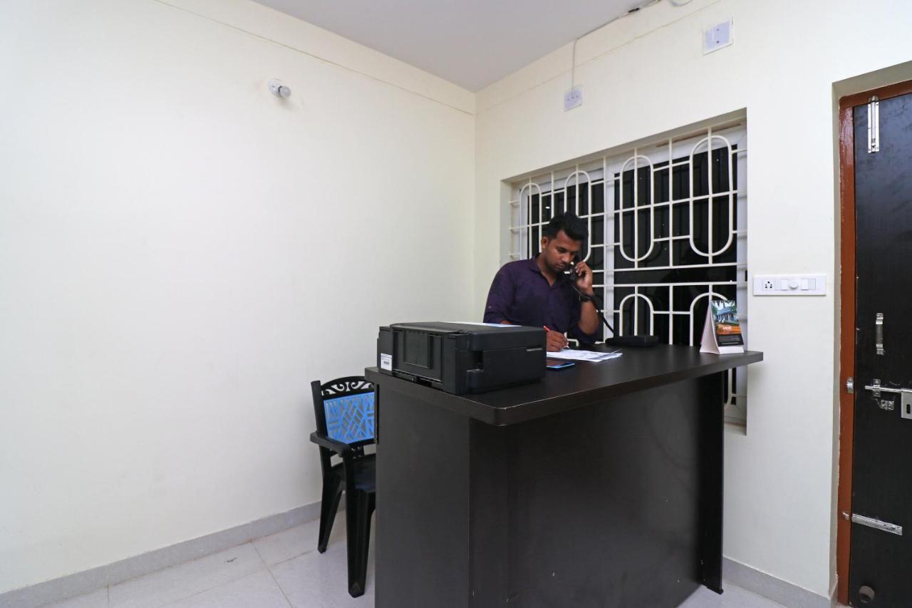Oyo Hotel Ayush Palace Cuttack Exterior photo