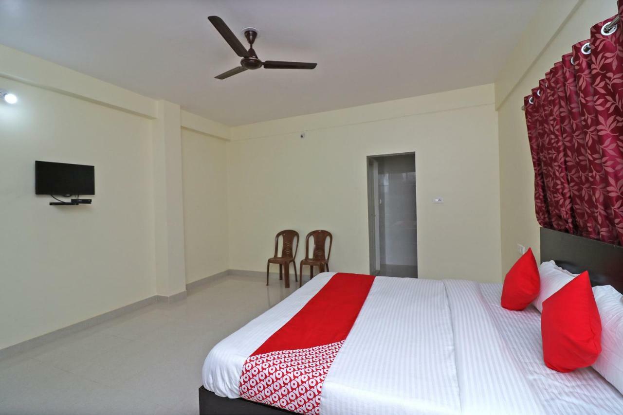 Oyo Hotel Ayush Palace Cuttack Exterior photo