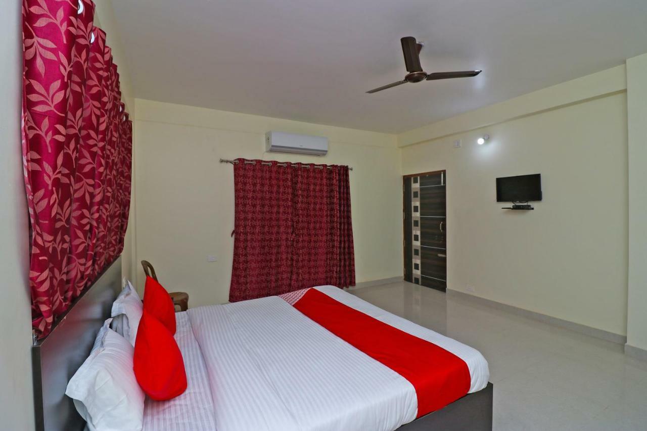 Oyo Hotel Ayush Palace Cuttack Exterior photo